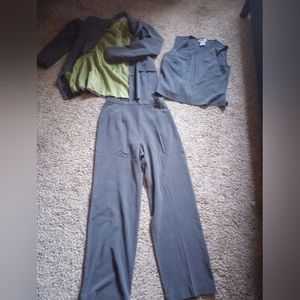 Vintage  Danny & Nicole 3 piece suit. Size 8.